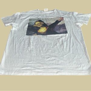 NWOT Graphic White T-Shirt with  Dabbing Mona Lisa Art Print - Size Medium